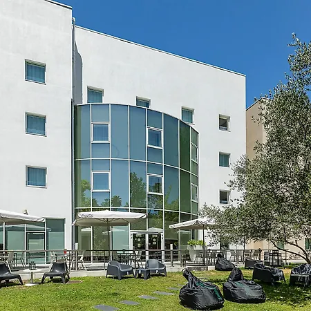 Ibis Lisboa Alfragide فندق